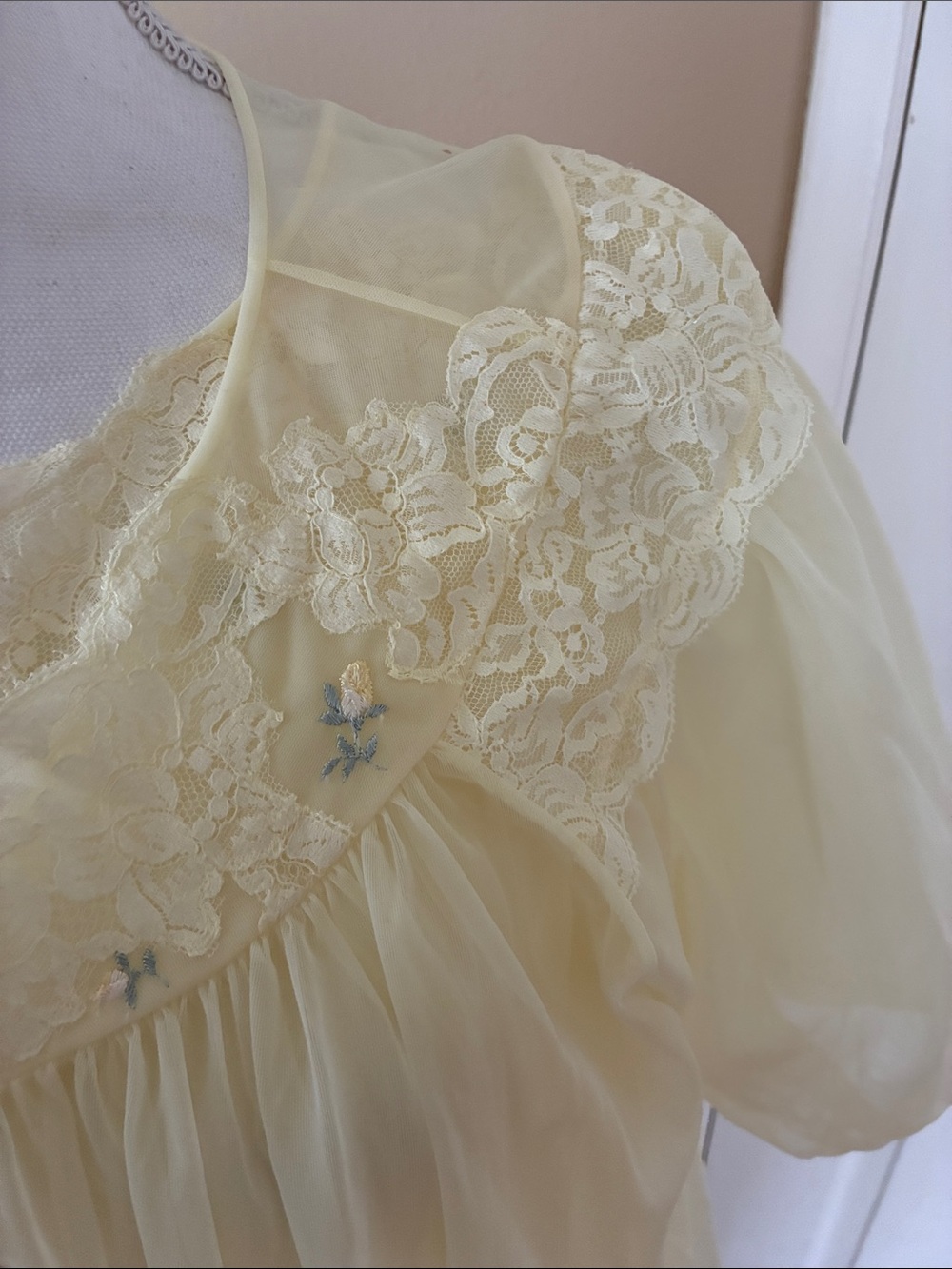 Vintage 1960s Shadowline peignor set 100% Nylon Chiffon Nightgown Sheer Lace - Picture 3 of 12
